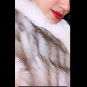 Gorgeous Vintage Genuine Saga Fox Fur Coat